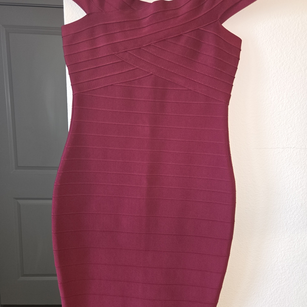 Elegant Burgundy Bodycon Dress
